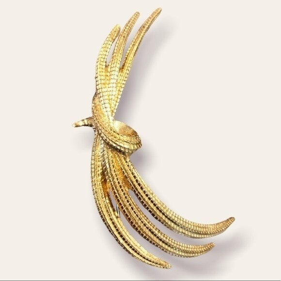 Vintage Monet Brooch Gold Tone Harvest Sheaf of Wheat Pin - Picture 1 of 4